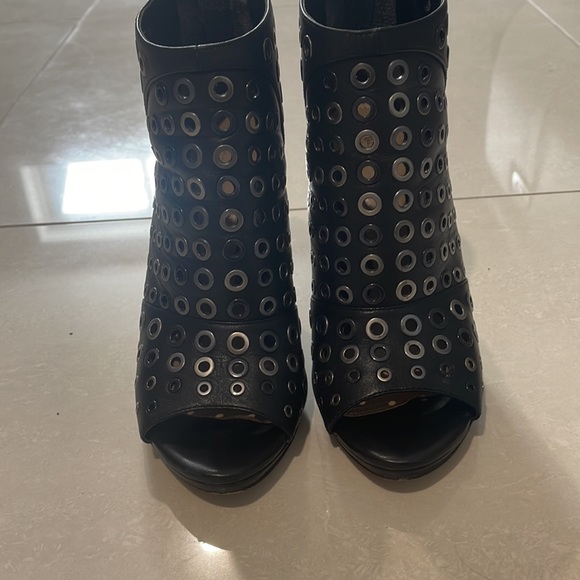 BCBG MAXAZRIA size 7 - Picture 3 of 4